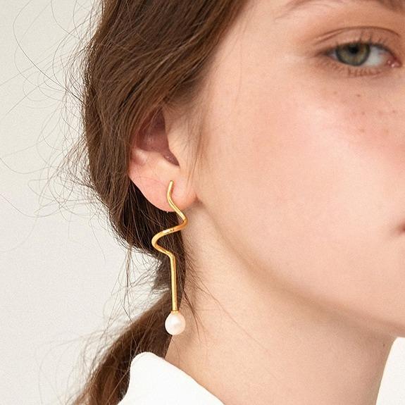 Asymmetrical Vintage Abstract Pearl Earrings - Slowliving Lifestyle